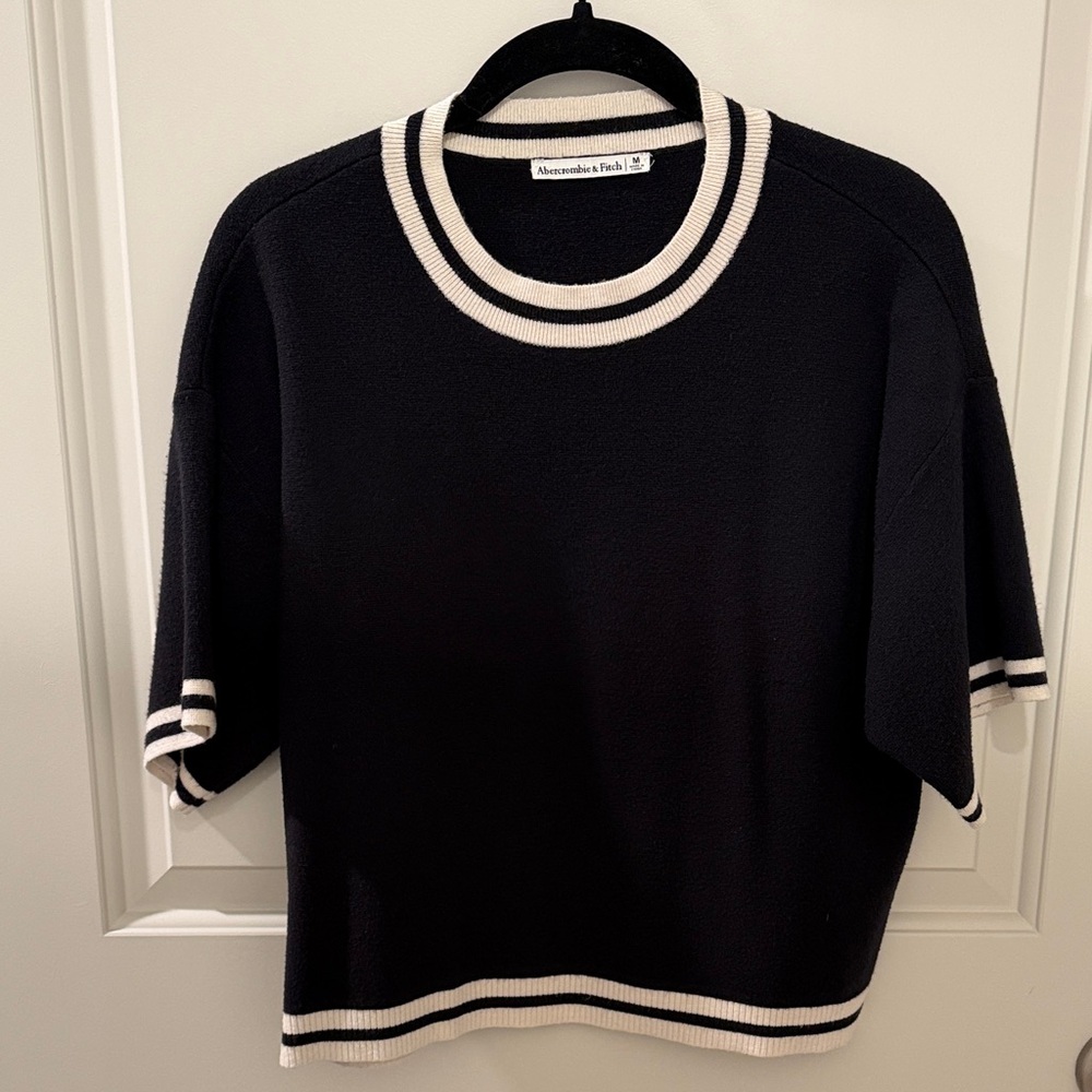 Abercrombie & Fitch Black Sweater with Cream Accents